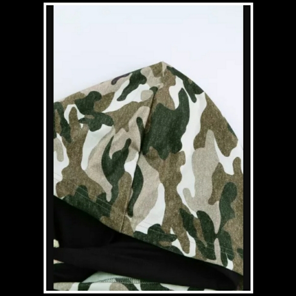 🖤Camo Print Thumb Hole Hoodie 🖤 - Picture 5 of 7